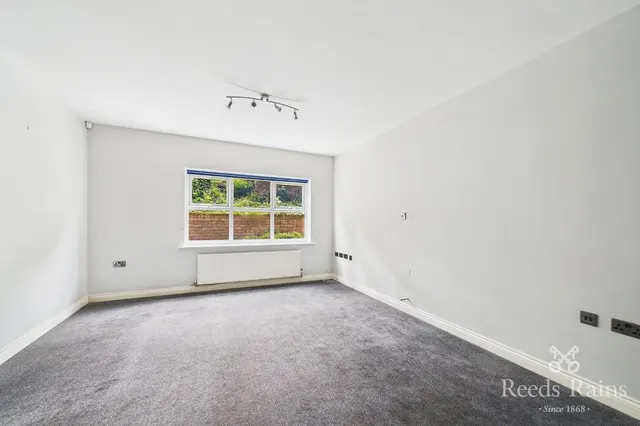 Photo 3 — Moorgate View, Rotherham, South Yorkshire, S60