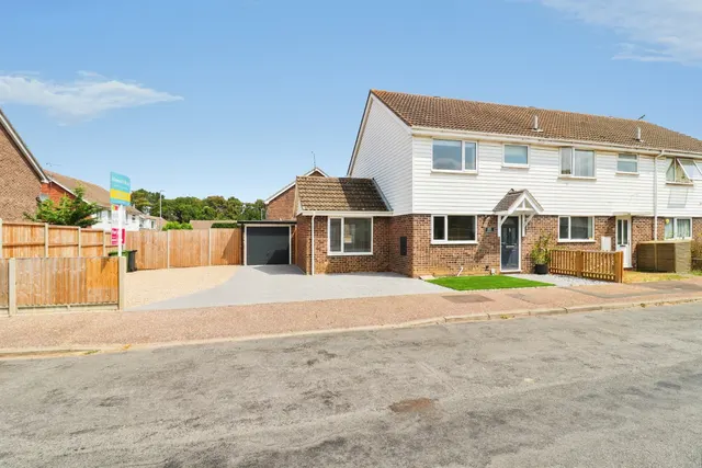 Admirals Way, THETFORD, photo 1