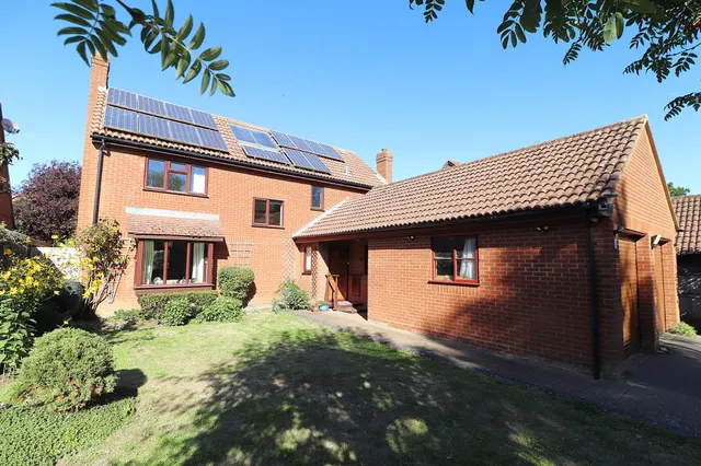 4 bedroom house, Wrights Meadow, Walkern, SG2