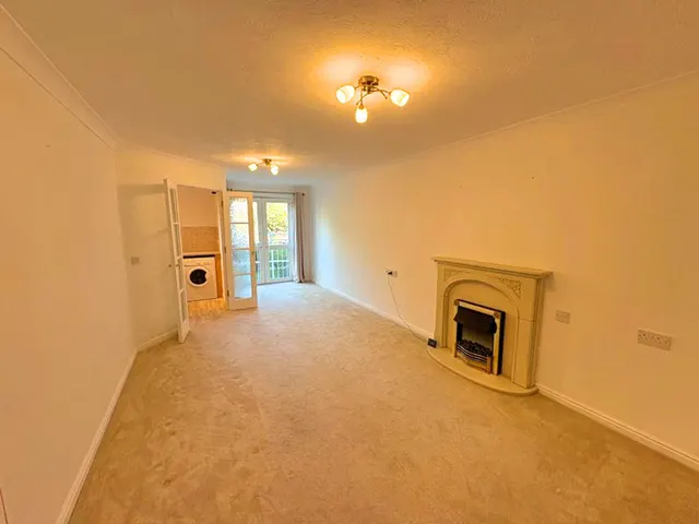 Lovell Court Parkway, Crewe, photo 3