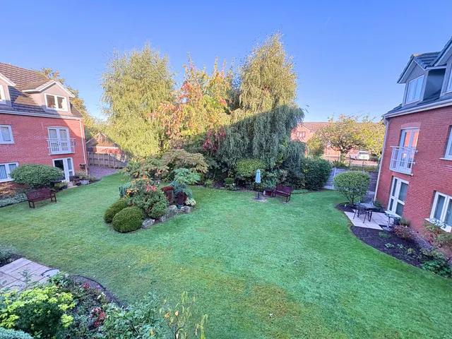 Lovell Court Parkway, Crewe, photo 1