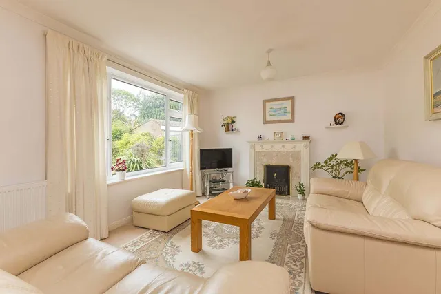Photo 3 — Hemsdale, Cranbrook Drive, Maidenhead, Berkshire SL6 6SL