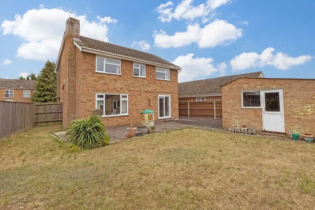 Photo 2 — Hemsdale, Cranbrook Drive, Maidenhead, Berkshire SL6 6SL