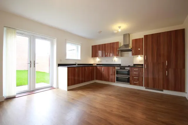 Campus Avenue, Dagenham, RM8, photo 1