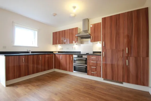 Campus Avenue, Dagenham, RM8, photo 2