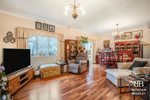 Photo 3 — Levett Gardens, Goodmayes, IG3