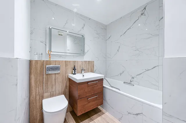 43 Catalpa Court, Hither Green Lane, London, photo 1