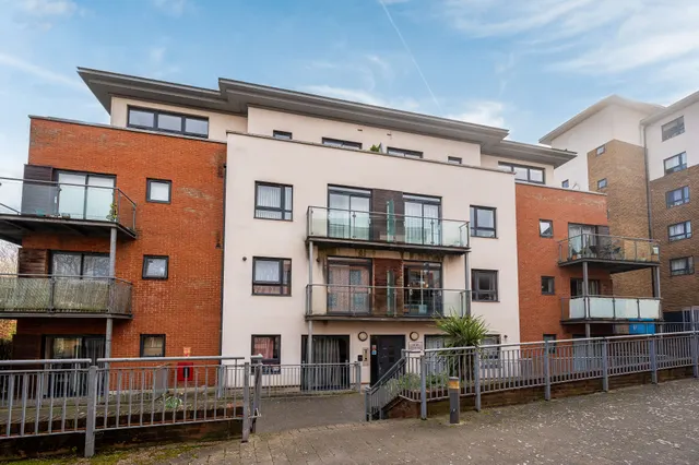 Photo 2 — 43 Catalpa Court, Hither Green Lane, London