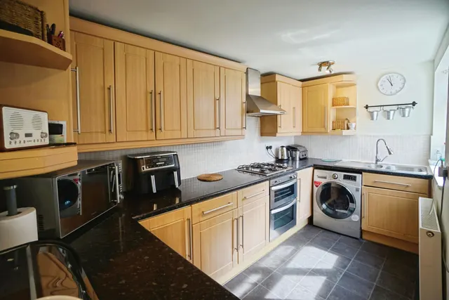 Rowan Crescent, Bradmore, WV3, photo 2