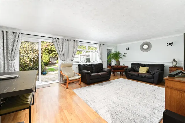 Kingston Road, Staines, TW18, photo 2