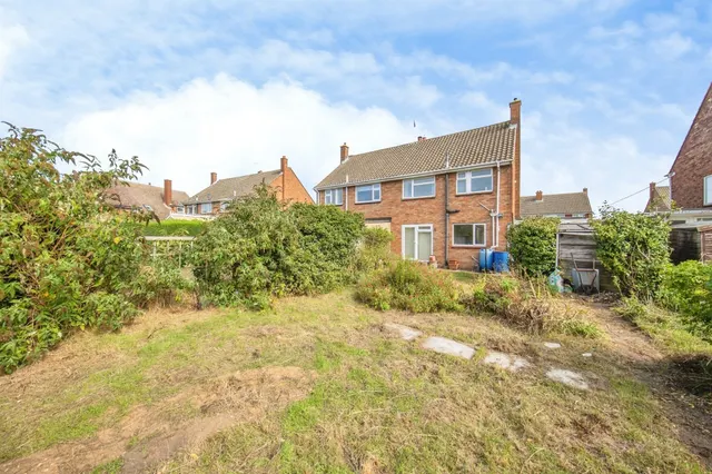 Photo 2 — Penshurst Road, Ipswich