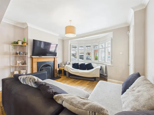 Linden Avenue, Ruislip, HA4, photo 2
