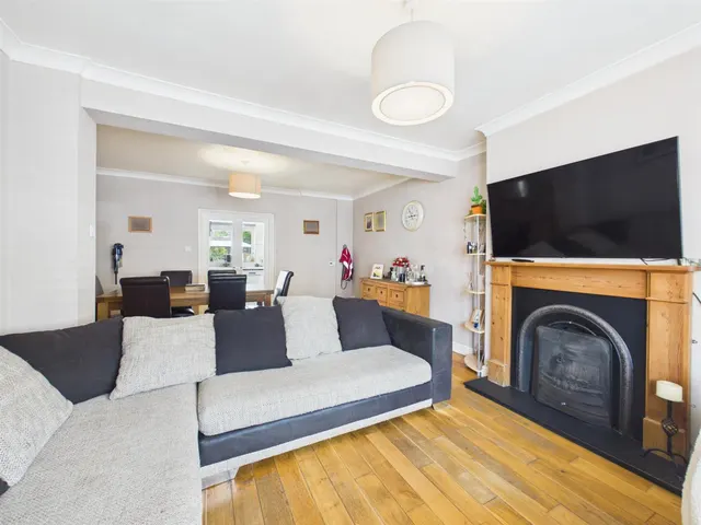 Linden Avenue, Ruislip, HA4, photo 3