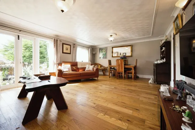 Photo 3 — Sutherland Place, Luton, Bedfordshire, LU1
