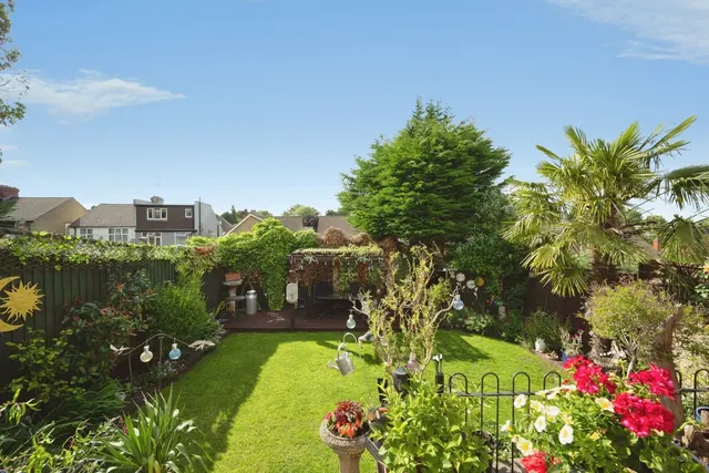 Photo 2 — Sutherland Place, Luton, Bedfordshire, LU1