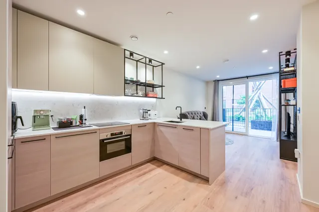 Flat 104, Curlew House, London, photo 1