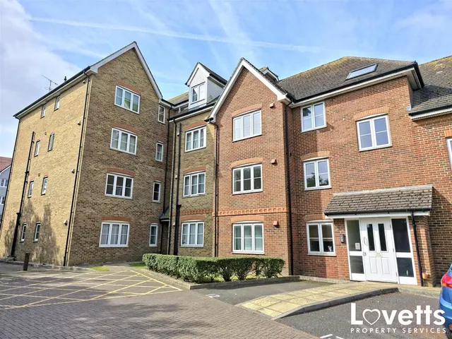 Wherry Close, Margate, Kent CT9 4BP, photo 1