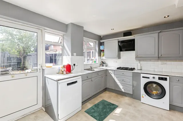 Easington Drive, Lower Earley, RG6, photo 3