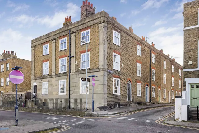 Gravesend, DA12 2DB, photo 1