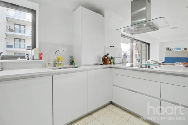 The Leas, Westcliff-On-Sea, SS0, photo 3