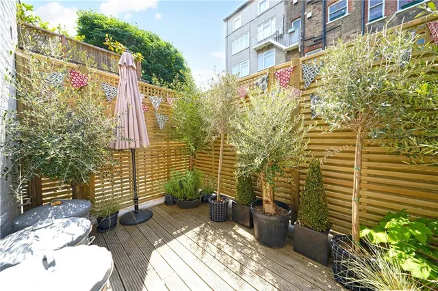 Photo 3 — Bina Gardens, London, SW5