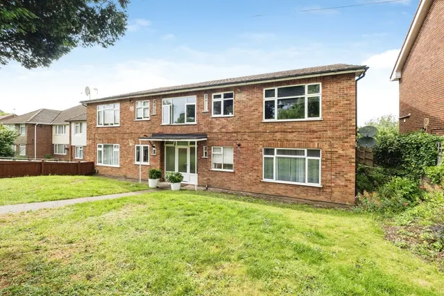 Chigwell Road, Woodford Green, IG8, photo 1