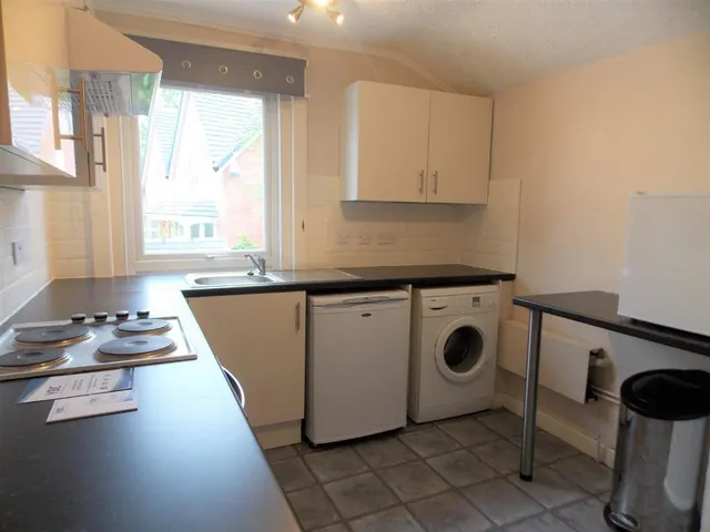 Church Lane East, Aldershot, GU11, photo 1