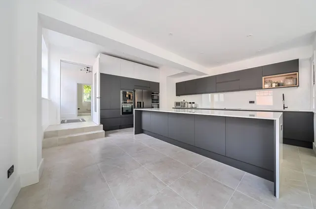 Knatchbull Road, London, SE5, photo 1