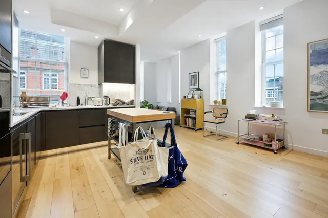 2 bedroom flat — Islington Square, London, N1
