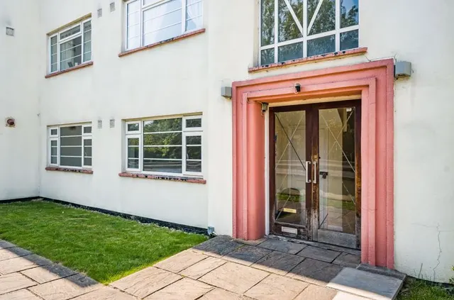 Photo 2 — Brighton Road, Purley CR8 2BE