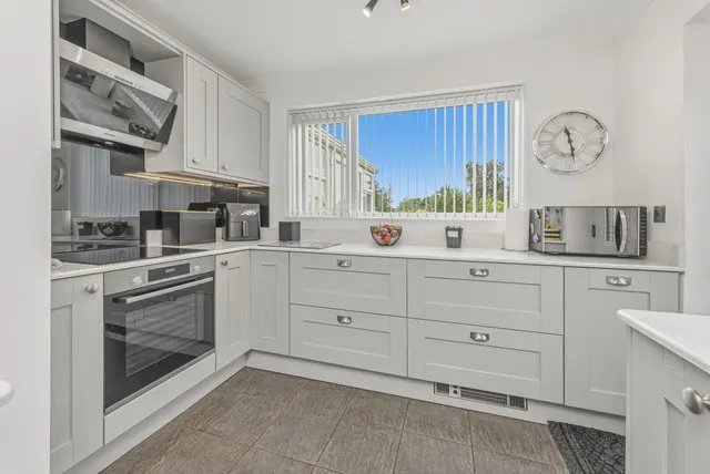 Field End Mount, Leeds, LS15, photo 3