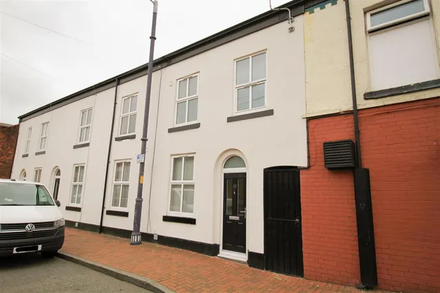 Queen Street, Denton, photo 1