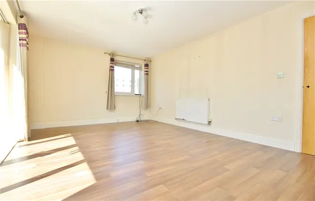 Sundeala Close, Sunbury-on-Thames, TW16, photo 2