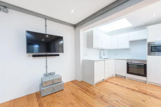 Photo 2 — Flat 3, 1 Scout Way, London