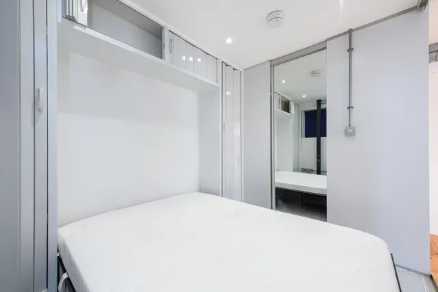 Photo 3 — Flat 3, 1 Scout Way, London