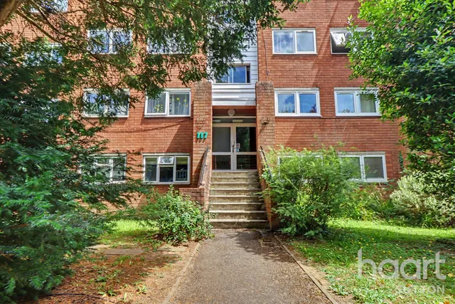 Woodcote Road, Wallington, SM6, photo 1