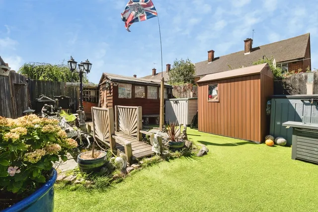 Photo 3 — Foyle Drive, South Ockendon, Thurrock, Essex, RM15
