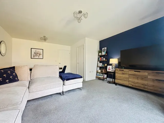 Photo 2 — Cardwell Road, Farnham, Surrey, GU9 0FB