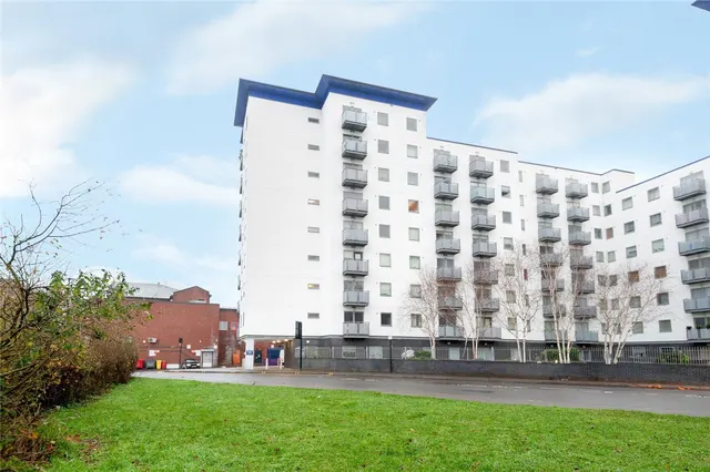 Prince Regent Road, Hounslow, TW3, photo 1