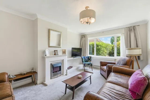 Brambles Close, TW7, photo 3
