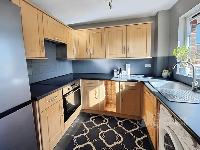 Benwell Court, Sunbury-on-Thames, TW16, photo 3