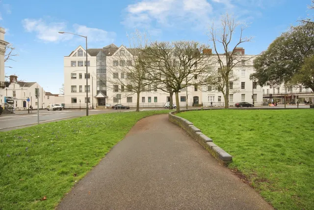 Clarendon Avenue, Leamington Spa, CV32, photo 1