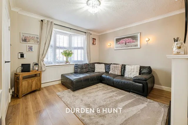 Wickford Drive, Harold Hill, RM3, photo 3
