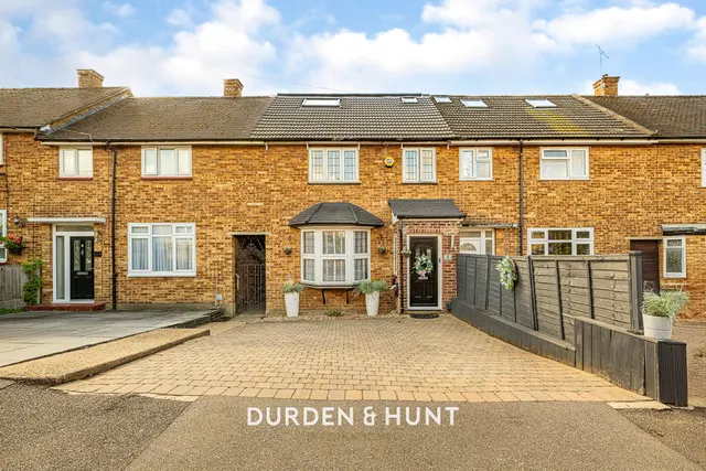 Wickford Drive, Harold Hill, RM3, photo 1