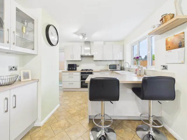 Waverton Close, Crewe, photo 2