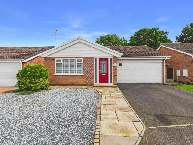 Waverton Close, Crewe, photo 1