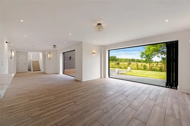 Wildmoor, Sherfield-on-Loddon, RG27, photo 3