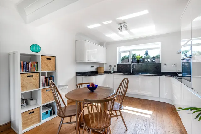Photo 3 — Rochfort Court, Somerset, Forester Avenue, BA2 6QY