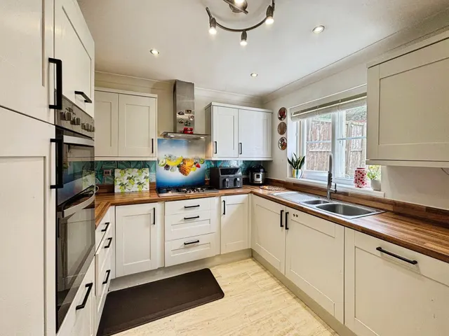 Finchale Close, Lobley Hill, NE11, photo 2