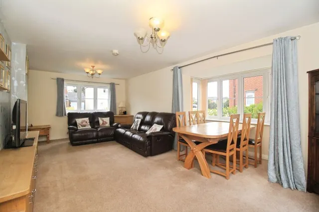 Photo 3 — Kinross Way, Hinckley, Leicestershire, LE10